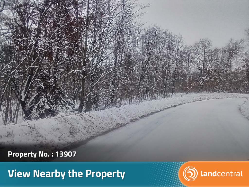 Over half an acre close to two large lakes and many smaller lakes4